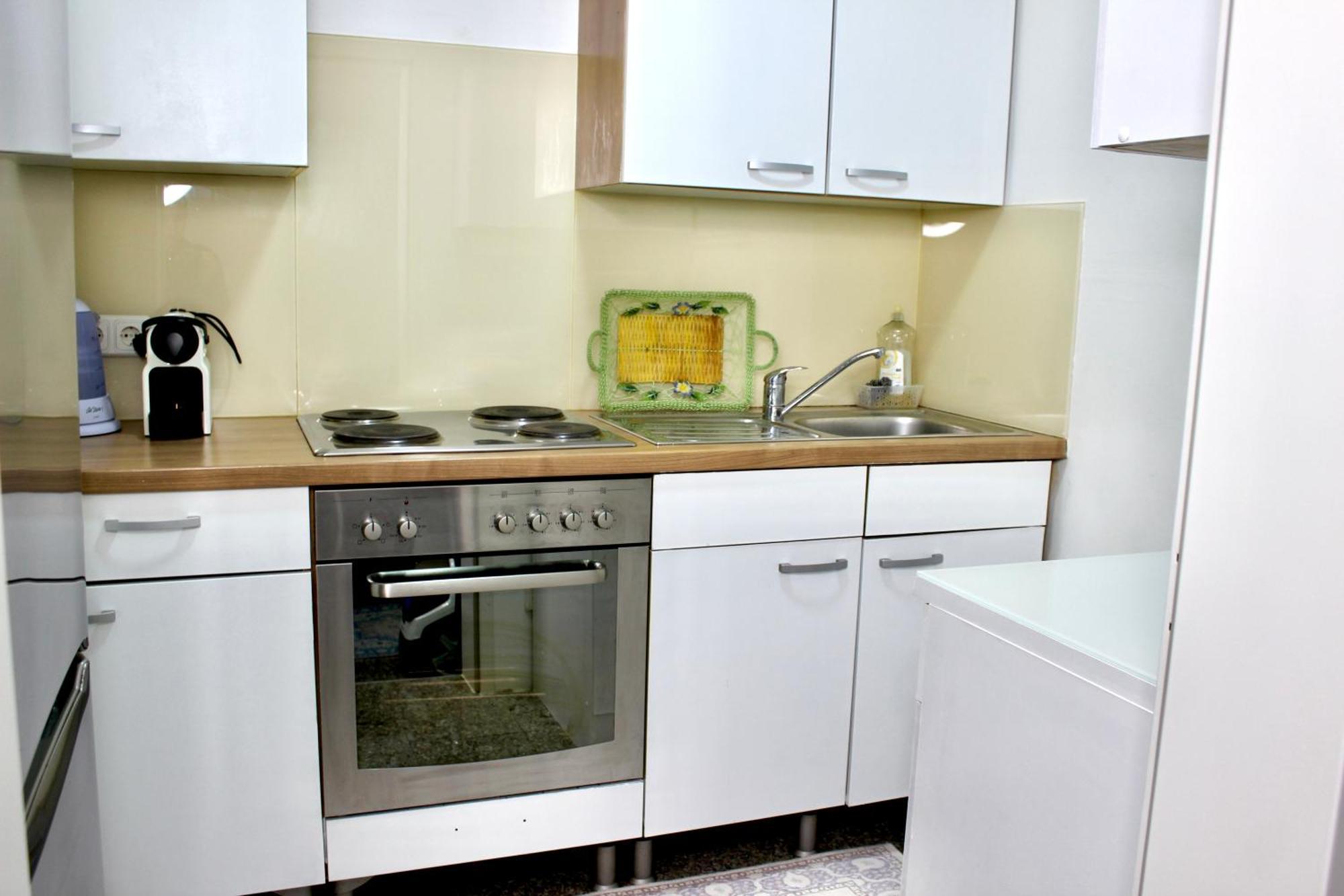 57 Nearby Trainstation Meidling Apartment *