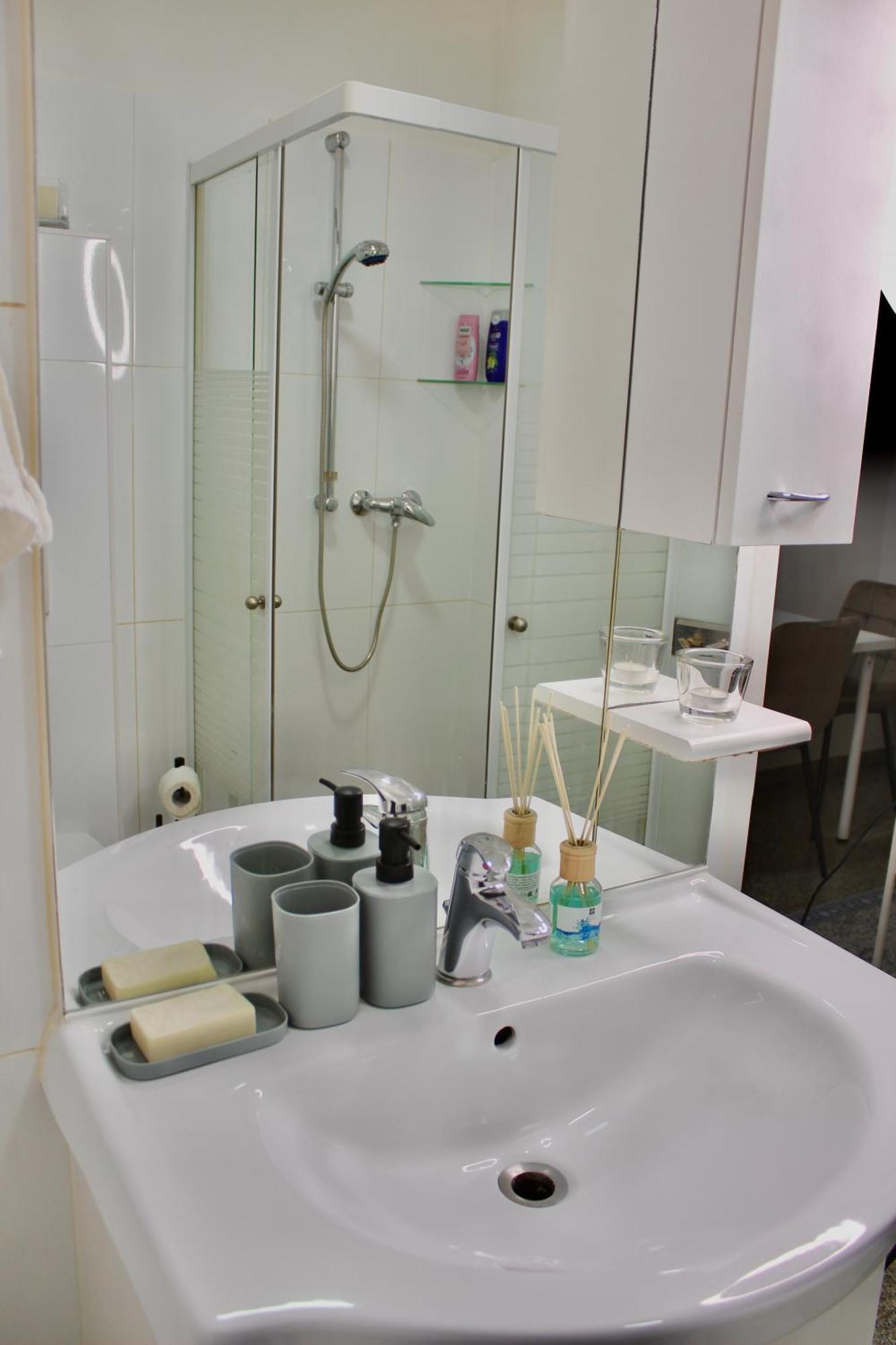 57 Nearby Trainstation Meidling Apartment Wien