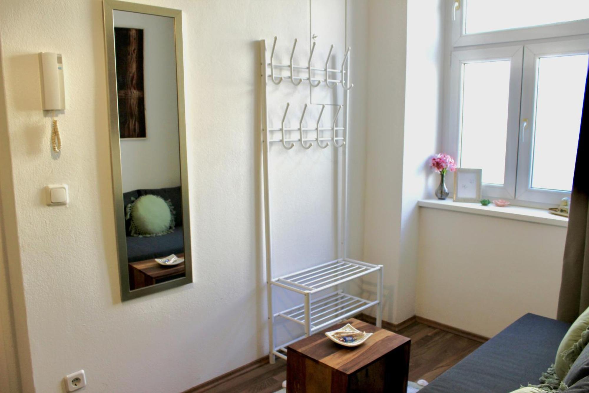 57 Nearby Trainstation Meidling Apartment *